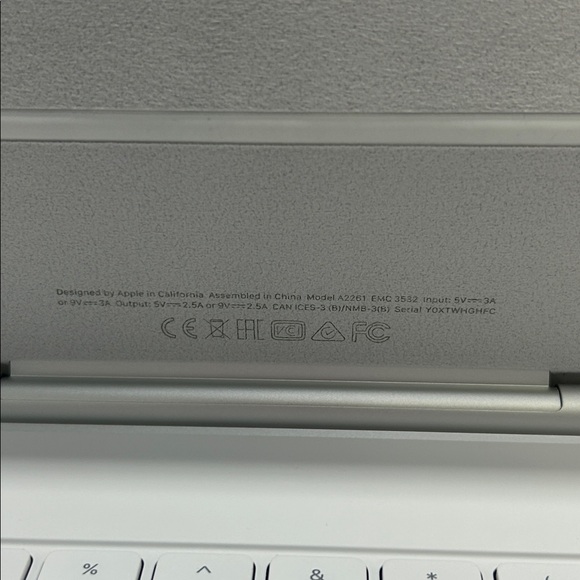 Apple iPad Magic Keyboard - White - Picture 4 of 7